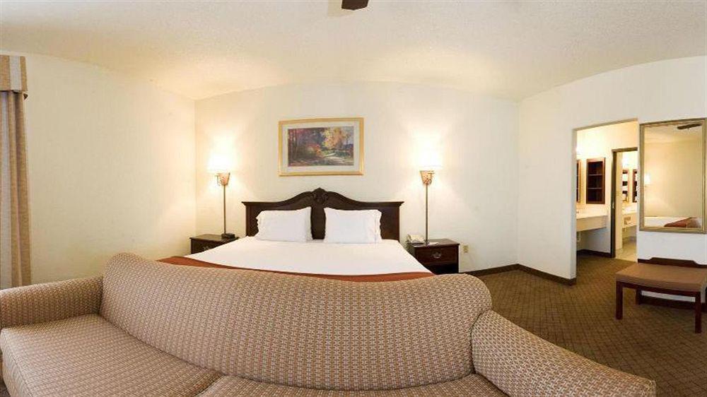 Holiday Inn Express Hotel And Suites Weslaco By Ihg Zewnętrze zdjęcie