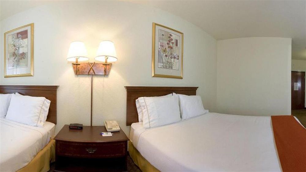 Holiday Inn Express Hotel And Suites Weslaco By Ihg Zewnętrze zdjęcie