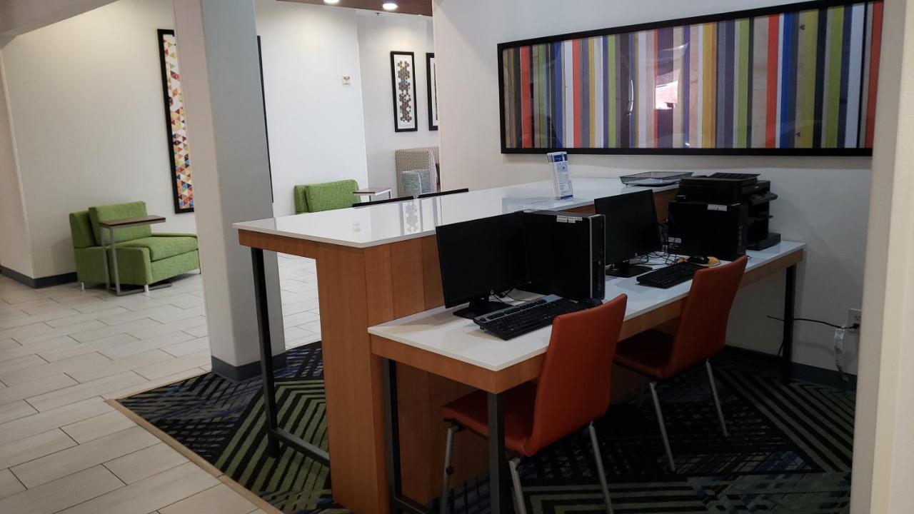 Holiday Inn Express Hotel And Suites Weslaco By Ihg Zewnętrze zdjęcie